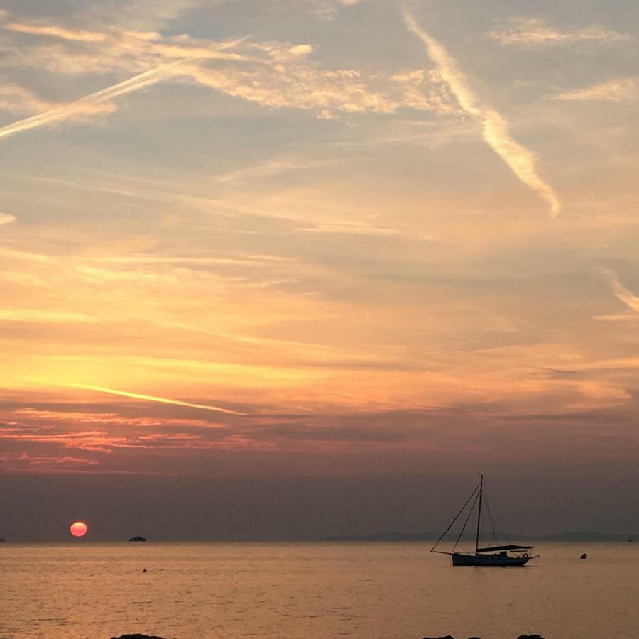 Appartamento Le Club Des Cigales Hyères Esterno foto